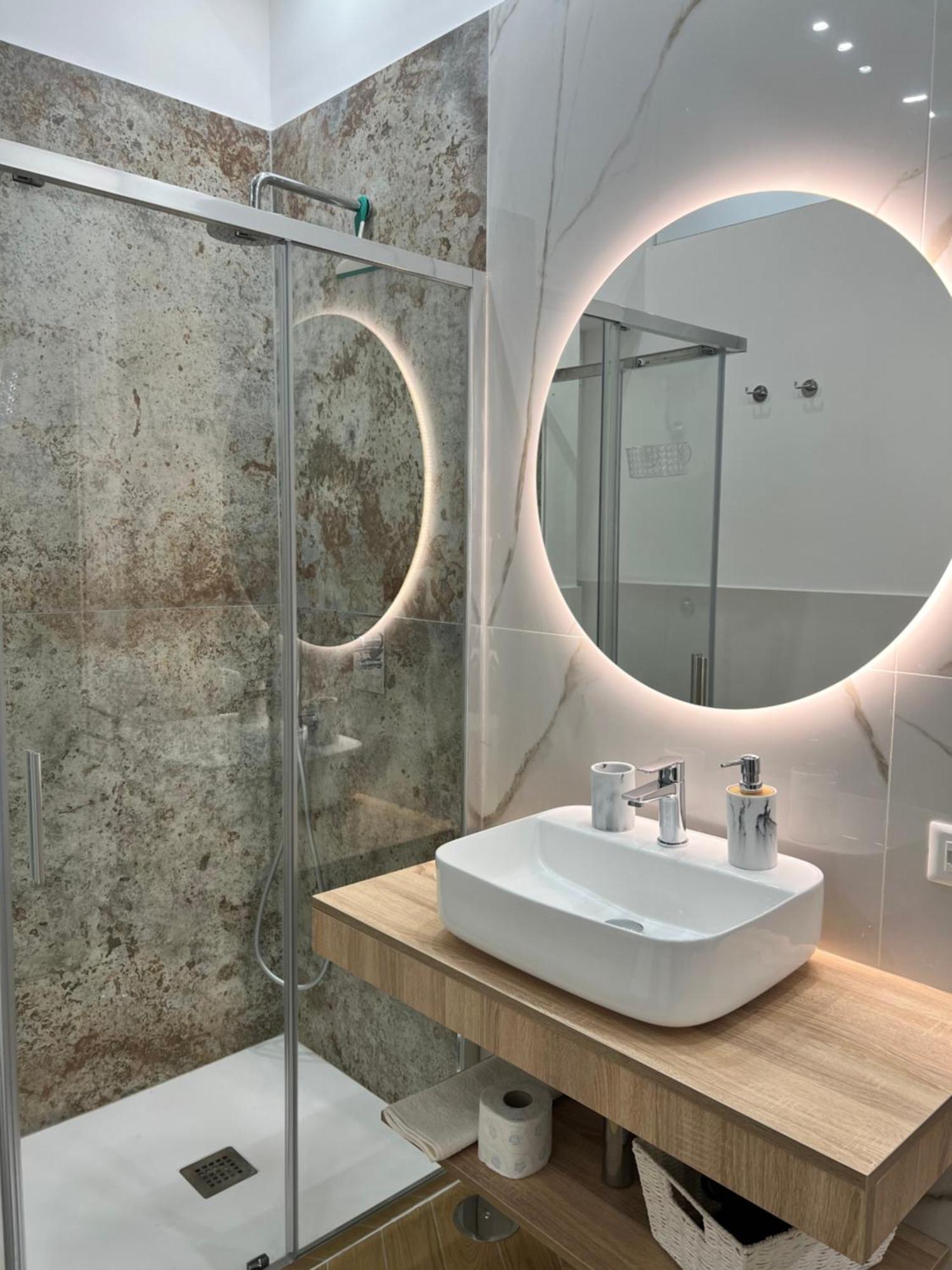 Gennarino Apartments - Panorama Suite With Balcony And Urban Loft Napoli Esterno foto
