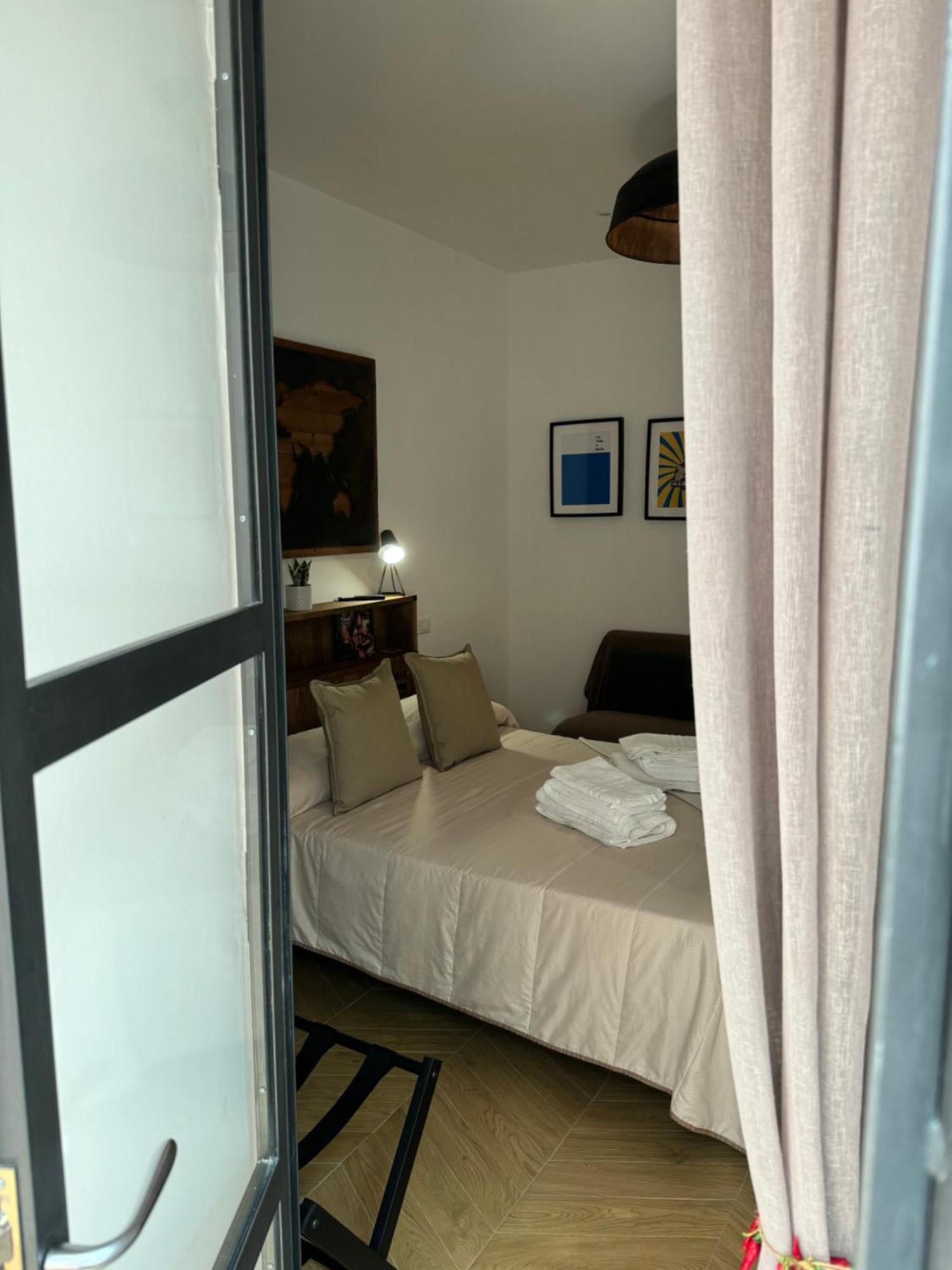 Gennarino Apartments - Panorama Suite With Balcony And Urban Loft Napoli Esterno foto