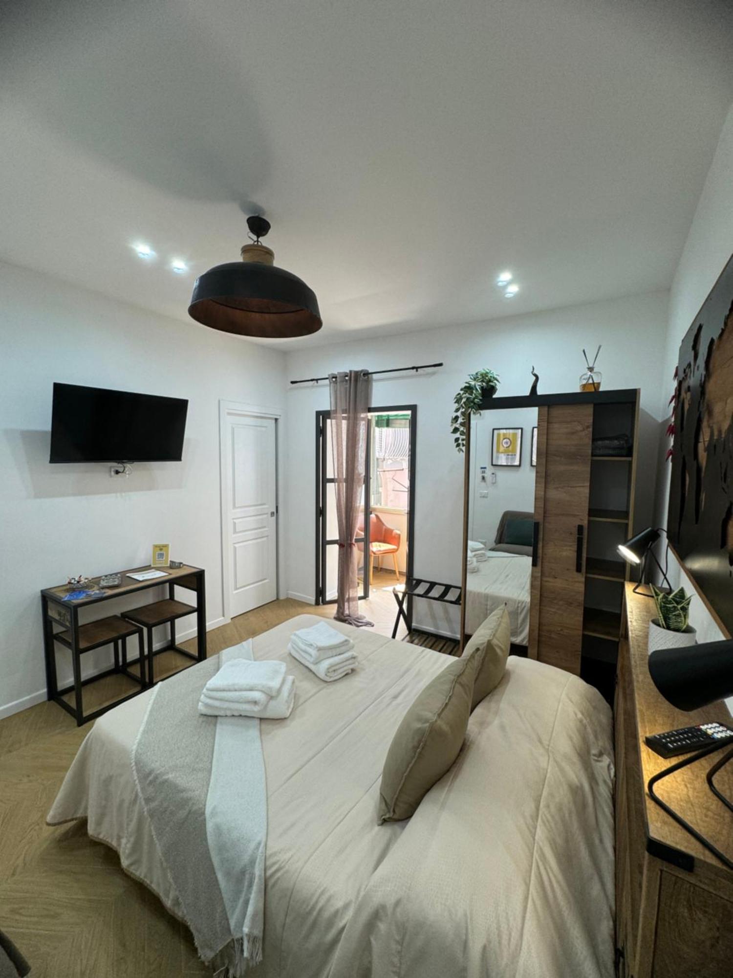 Gennarino Apartments - Panorama Suite With Balcony And Urban Loft Napoli Esterno foto