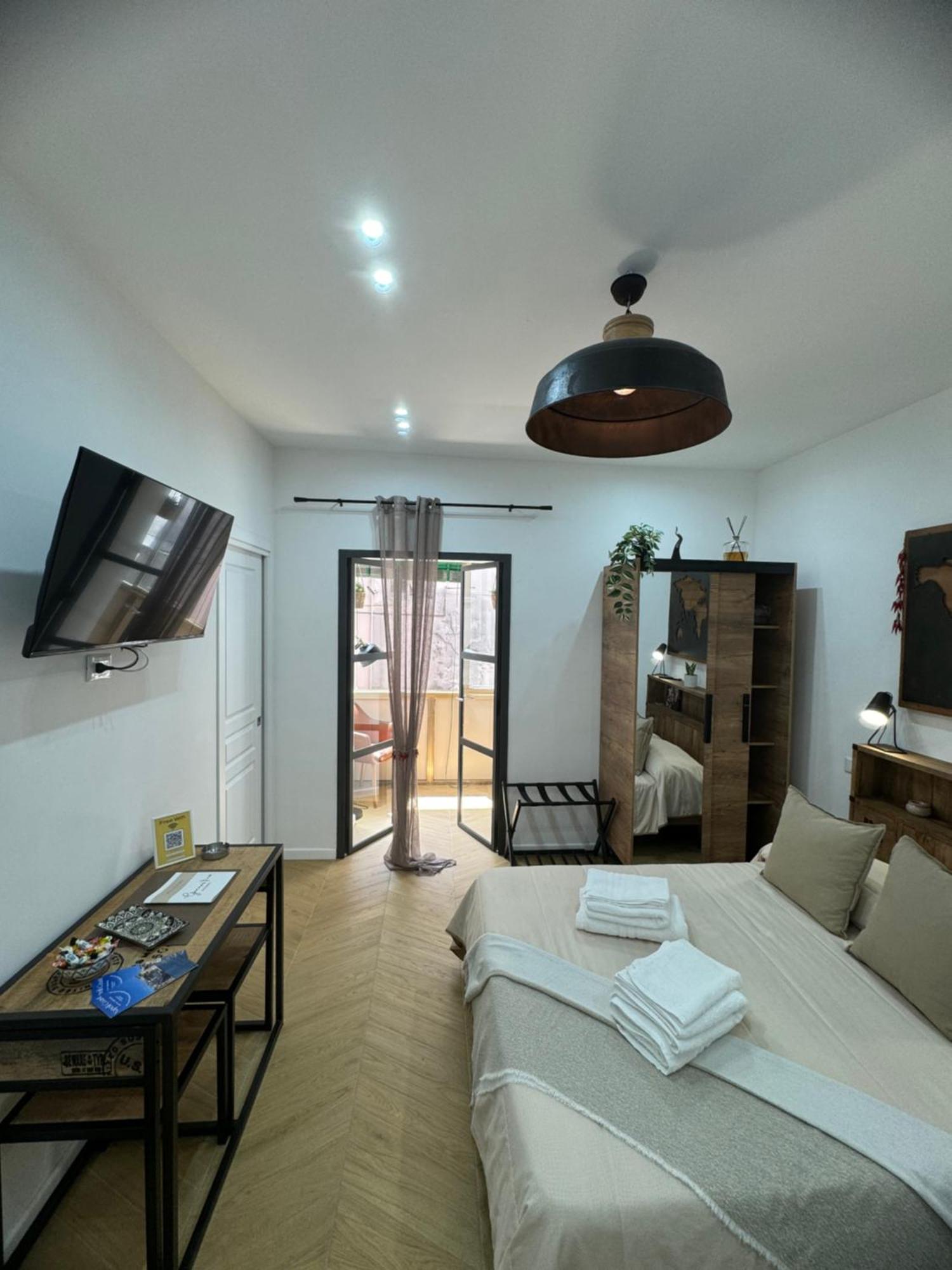 Gennarino Apartments - Panorama Suite With Balcony And Urban Loft Napoli Esterno foto
